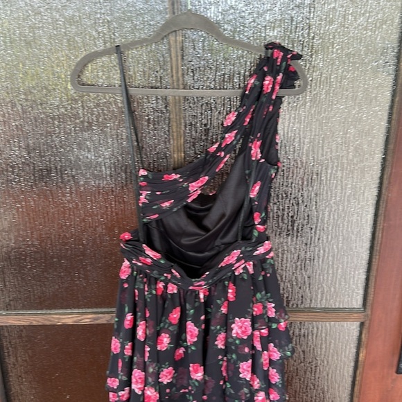 Floral One-Shoulder Evening Dress size 8. - Picture 8 of 11